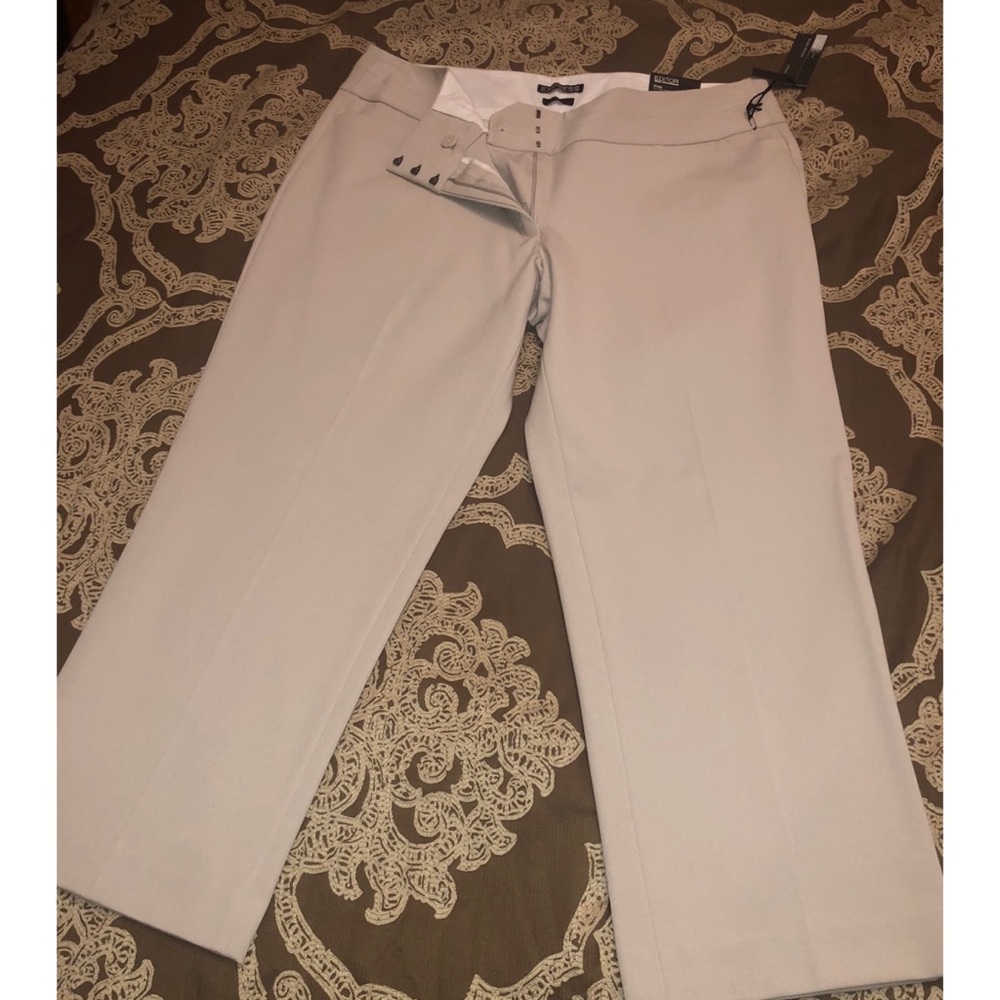 NWT size 10 Express crop pant.